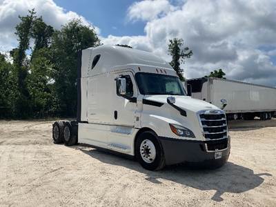 Freightliner Cascadia 126 Sleeper Semi Truck - 72" Integral Sleeper, 400HP, 12 Speed Automatic