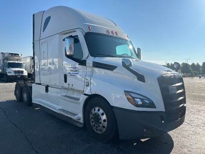 Freightliner Cascadia 126 Sleeper Semi Truck - 72" Integral Sleeper, Cummins 470HP, 12 Speed Automatic