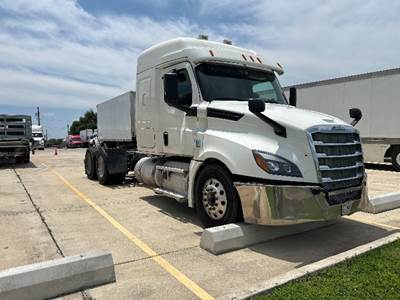 Freightliner Cascadia 126 Sleeper Semi Truck - 48" Integral Sleeper, 450HP, 6 Speed Automatic