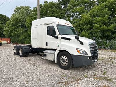 Freightliner Cascadia 126 Single Axle Sleeper Semi Truck - 72" Integral Sleeper, 450HP, 12 Speed Automatic