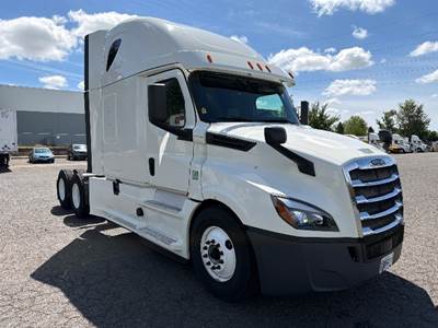 Freightliner Cascadia 126 Sleeper Semi Truck - 72" Integral Sleeper, 455HP, 12 Speed Automatic
