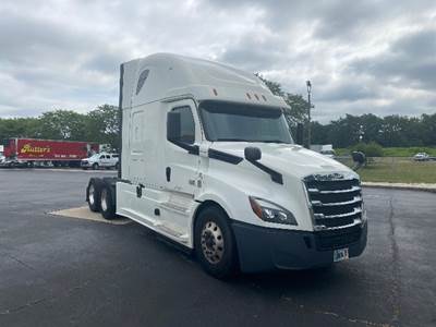 Freightliner Cascadia 126 Sleeper Semi Truck - 72" Integral Sleeper, 455HP, 12 Speed Automatic