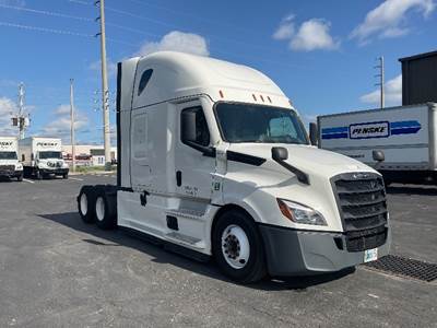 Freightliner Cascadia 126 Sleeper Semi Truck - 72" Integral Sleeper, 455HP, 12 Speed Automatic