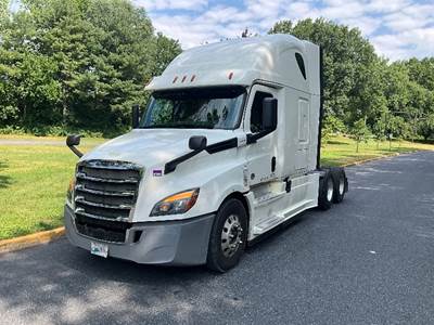 Freightliner Cascadia 126 Sleeper Semi Truck - 72" Integral Sleeper, 455HP, 12 Speed Automatic