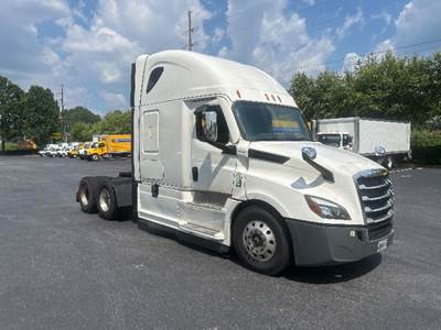Freightliner Cascadia 126 Sleeper Semi Truck - 72" Integral Sleeper, 450HP, 12 Speed Automatic