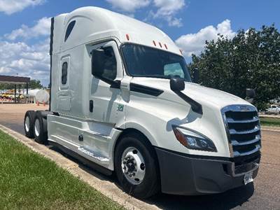 Freightliner Cascadia 126 Sleeper Semi Truck - 72" Integral Sleeper, 455HP, 12 Speed Automatic