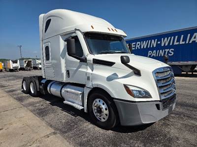 Freightliner Cascadia 126 Sleeper Semi Truck - 72" Integral Sleeper, Cummins 450HP, 10 Speed Automatic