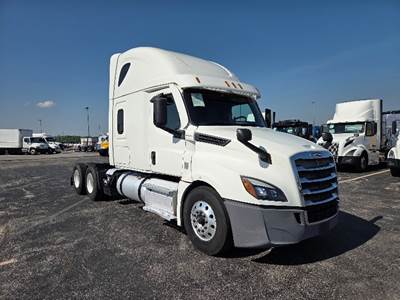 Freightliner Cascadia 126 Sleeper Semi Truck - 72" Integral Sleeper, Cummins 450HP, 10 Speed Automatic