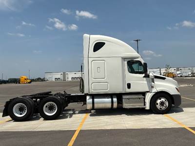 Freightliner Cascadia 126 Sleeper Semi Truck - 72" Integral Sleeper, 455HP, 12 Speed Automatic