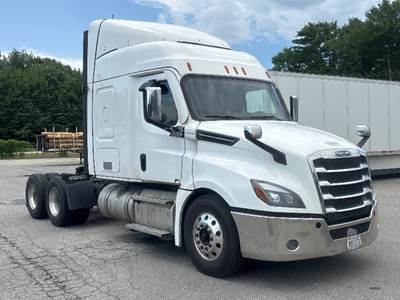 Freightliner Cascadia 126 Sleeper Semi Truck - 60" Integral Sleeper, 450HP, 12 Speed Automatic
