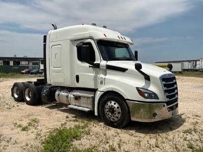 Freightliner Cascadia 126 Sleeper Semi Truck - 60" Integral Sleeper, Cummins 450HP, 10 Speed Automatic