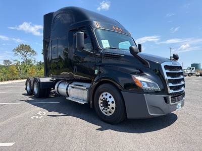 Freightliner Cascadia 126 Sleeper Semi Truck - 72" Integral Sleeper, Cummins 400HP, 12 Speed Automatic