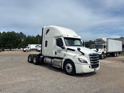 Freightliner Cascadia 126 Sleeper Semi Truck - 72" Integral Sleeper, Cummins 450HP, 10 Speed Automatic