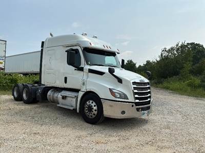 Freightliner Cascadia 126 Sleeper Semi Truck - 60" Integral Sleeper, Cummins 450HP, 10 Speed Automatic