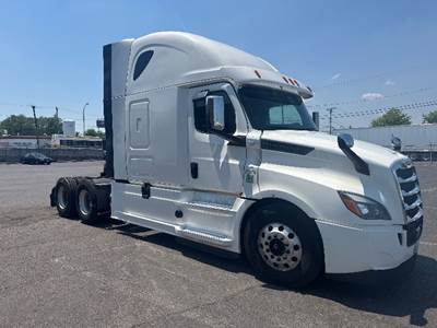 Freightliner Cascadia 126 Sleeper Semi Truck - 72" Integral Sleeper, 455HP, 10 Speed Manual