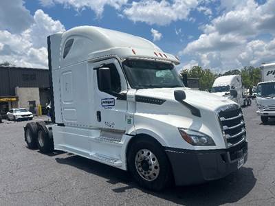 Freightliner T12664ST Sleeper Semi Truck - 72" Integral Sleeper, 455HP, 12 Speed Automatic