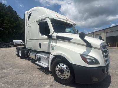 Freightliner Cascadia 126 Sleeper Semi Truck - 72" Integral Sleeper, 475HP, 12 Speed Automatic