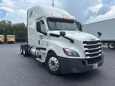 Freightliner Cascadia 126 Sleeper Semi Truck - 72" Integral Sleeper, 475HP, 12 Speed Automatic