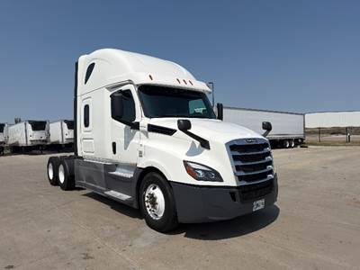 Freightliner Cascadia 126 Sleeper Semi Truck - 72" Integral Sleeper, 455HP, 12 Speed Automatic