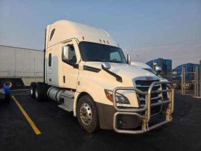 Freightliner Cascadia 126 Sleeper Semi Truck - 72" Integral Sleeper, 475HP, 12 Speed Automatic