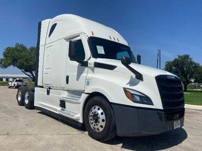 Freightliner Cascadia 126 Sleeper Semi Truck - 72" Integral Sleeper, 475HP, 12 Speed Automatic