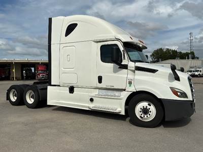 Freightliner Cascadia 126 Sleeper Semi Truck - 72" Integral Sleeper, Cummins 450HP, 13 Speed Automatic