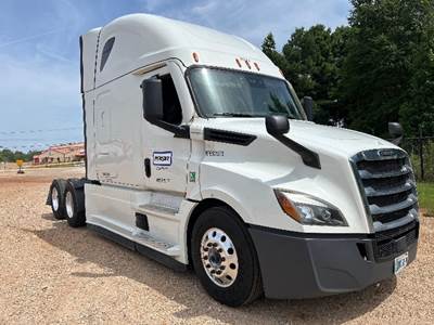 Freightliner Cascadia 126 Sleeper Semi Truck - 72" Integral Sleeper, 400HP, 12 Speed Automatic