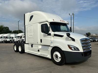 Freightliner Cascadia 126 Sleeper Semi Truck - 72" Integral Sleeper, Cummins 450HP, 13 Speed Automatic