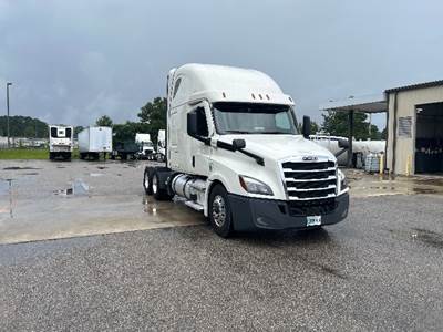 Freightliner Cascadia 126 Sleeper Semi Truck - 72" Integral Sleeper, 475HP, 12 Speed Automatic