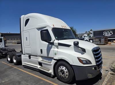 Freightliner Cascadia 126 Sleeper Semi Truck - 72" Integral Sleeper, 455HP, 12 Speed Automatic