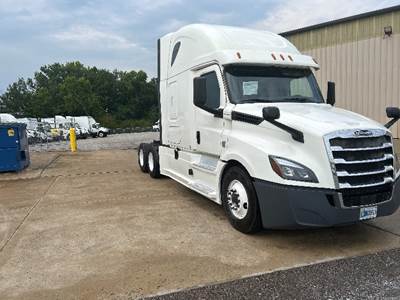 Freightliner Cascadia 126 Sleeper Semi Truck - 72" Integral Sleeper, 455HP, 12 Speed Automatic