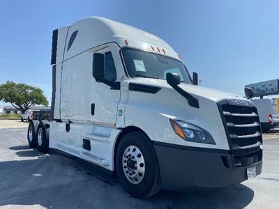 Freightliner Cascadia 126 Sleeper Semi Truck - 72" Integral Sleeper, 475HP, 12 Speed Automatic