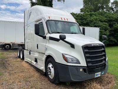 Freightliner Cascadia 126 Sleeper Semi Truck - 72" Integral Sleeper, 455HP, 12 Speed Automatic