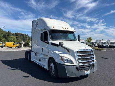 Freightliner Cascadia 126 Sleeper Semi Truck - 72" Integral Sleeper, Cummins 450HP, 13 Speed Automatic