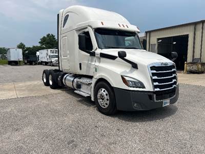 Freightliner Cascadia 126 Sleeper Semi Truck - 72" Integral Sleeper, 475HP, 12 Speed Automatic