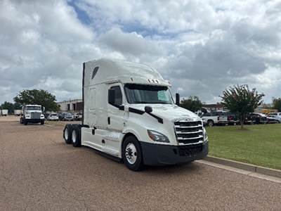 Freightliner Cascadia 126 Sleeper Semi Truck - 72" Integral Sleeper, 455HP, 12 Speed Automatic