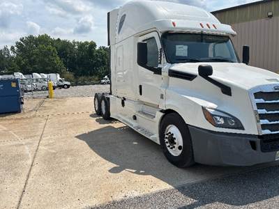 Freightliner Cascadia 126 Sleeper Semi Truck - 72" Integral Sleeper, Cummins 450HP, 13 Speed Automatic