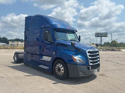 Freightliner Cascadia 126 Single Axle Sleeper Semi Truck - 72" Integral Sleeper, 435HP, 12 Speed Automatic