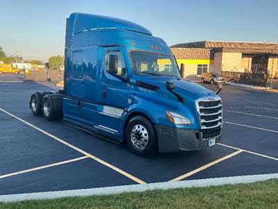 Freightliner Cascadia 126 Sleeper Semi Truck - 72" Integral Sleeper, 475HP, 12 Speed Automatic