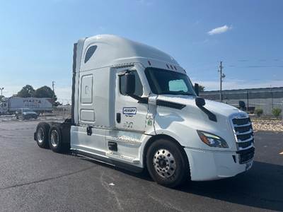 Freightliner Cascadia 126 Sleeper Semi Truck - 72" Integral Sleeper, 455HP, 12 Speed Automatic