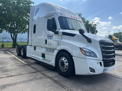 Freightliner Cascadia 126 Sleeper Semi Truck - 72" Integral Sleeper, 455HP, 12 Speed Automatic