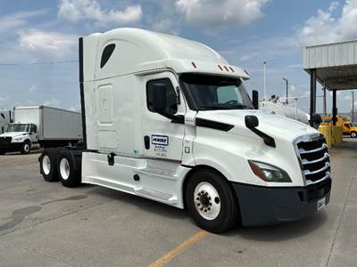 Freightliner Cascadia 126 Sleeper Semi Truck - 72" Integral Sleeper, Cummins 450HP, 13 Speed Automatic