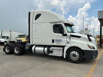 Freightliner Cascadia 126 Sleeper Semi Truck - 72" Integral Sleeper, 475HP, 12 Speed Automatic