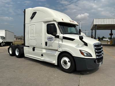 Freightliner Cascadia 126 Sleeper Semi Truck - 72" Integral Sleeper, 455HP, 12 Speed Automatic