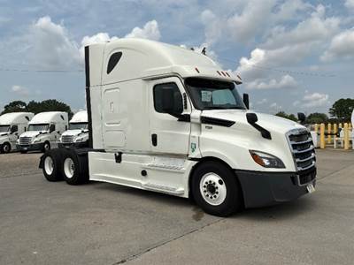 Freightliner Cascadia 126 Sleeper Semi Truck - 72" Integral Sleeper, Cummins 450HP, 13 Speed Automatic
