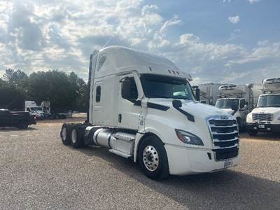 Freightliner Cascadia 126 Sleeper Semi Truck - 72" Integral Sleeper, Cummins 450HP, 10 Speed Automatic