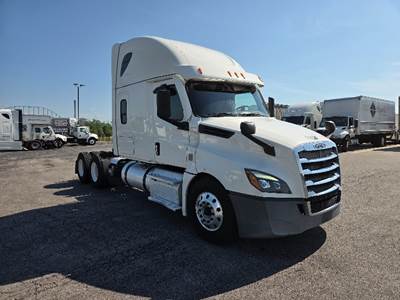 Freightliner Cascadia 126 Sleeper Semi Truck - 72" Integral Sleeper, Cummins 450HP, 10 Speed Automatic