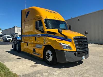 Freightliner Cascadia 126 Sleeper Semi Truck - 72" Integral Sleeper, 455HP, 12 Speed Automatic