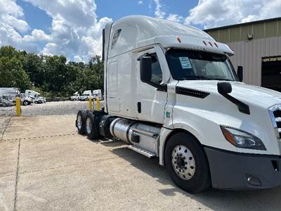 Freightliner Cascadia 126 Sleeper Semi Truck - 72" Integral Sleeper, 475HP, 12 Speed Automatic