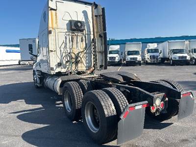 Freightliner Cascadia 126 Sleeper Semi Truck - 72" Integral Sleeper, Cummins 450HP, 10 Speed Automatic